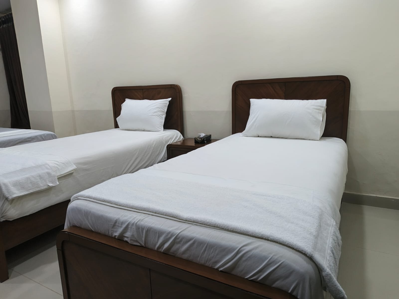 Quad Standard Room or four person room (7)