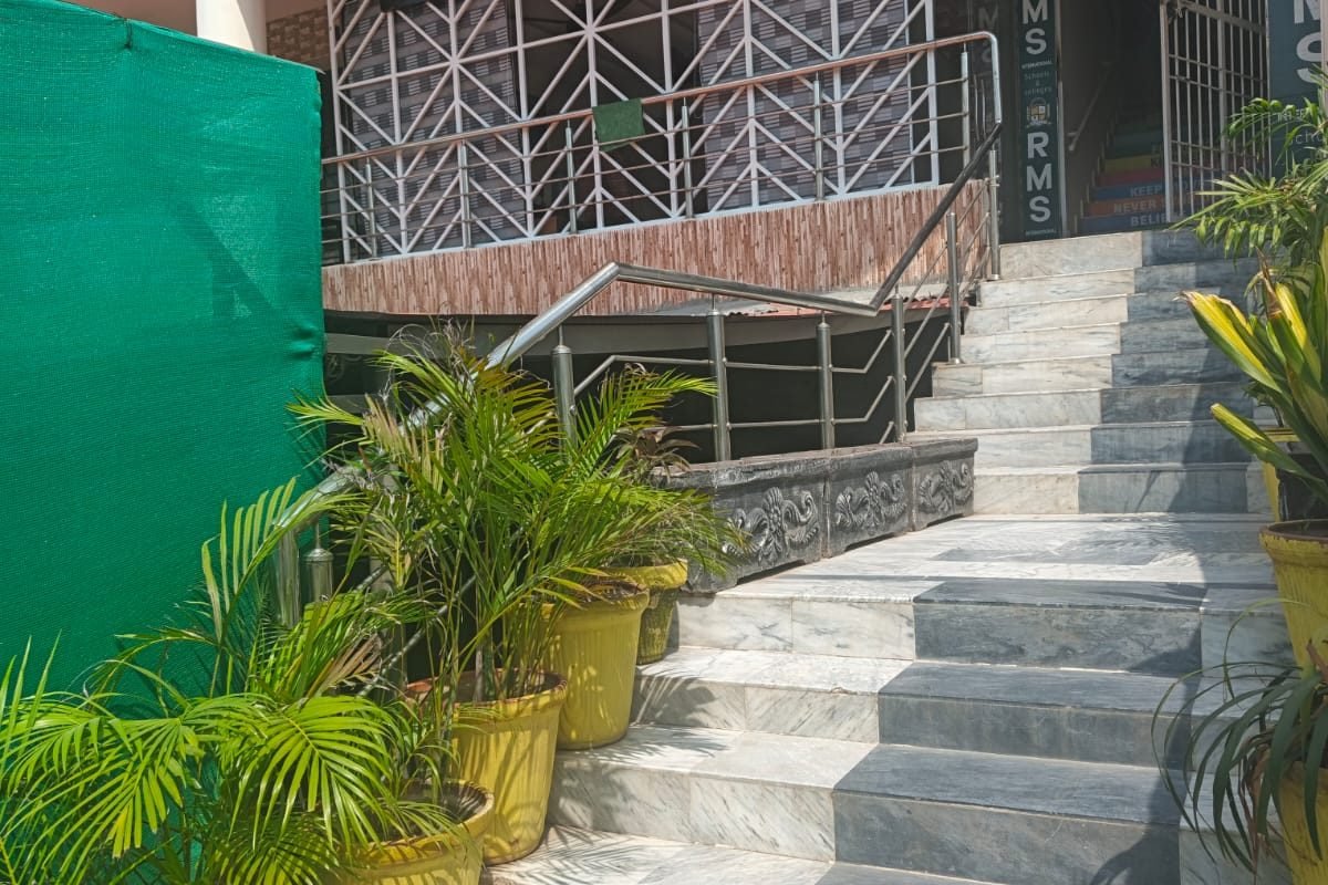 Parking Area n Building Picture (2)