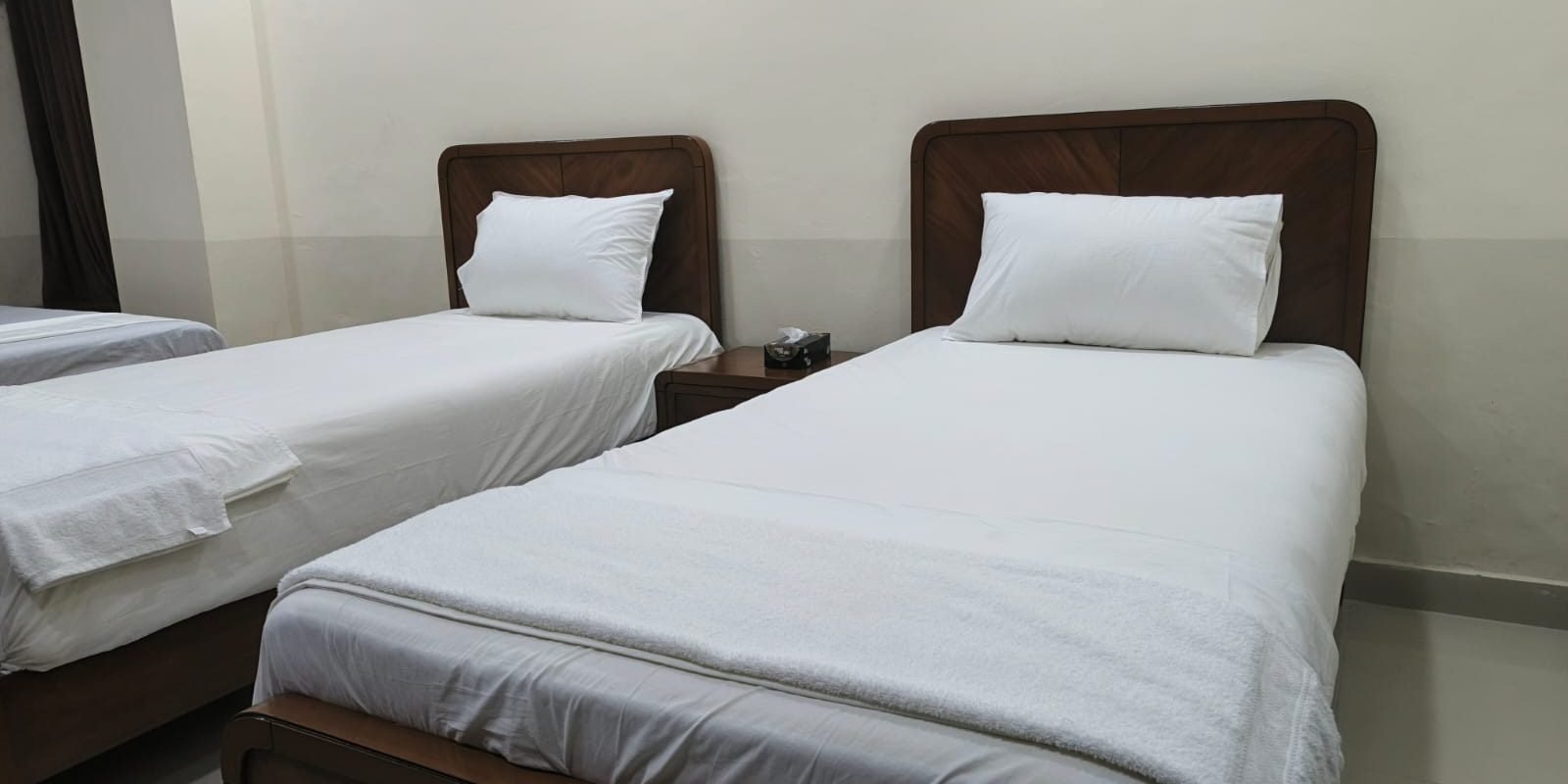 Quad Standard Room or four person room (7)