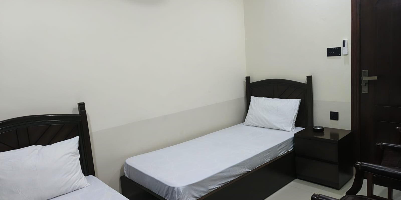 Twin bedroom (2)