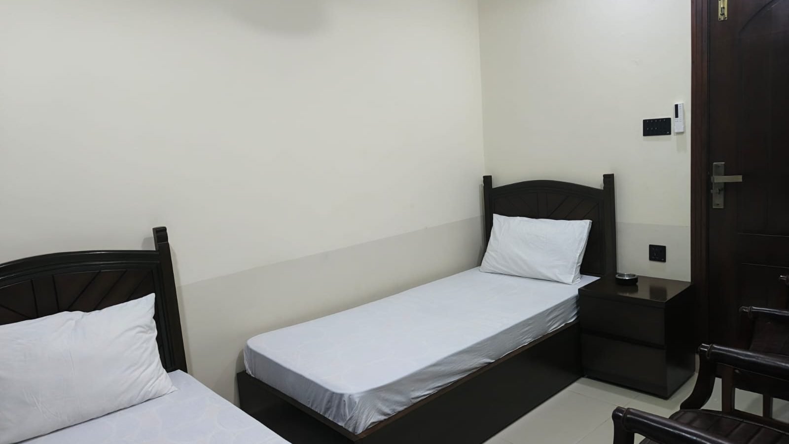 Twin bedroom (2)